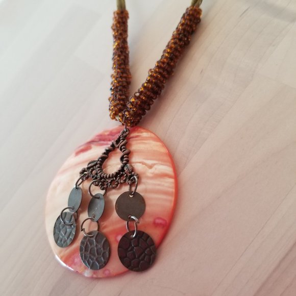 An Indi style necklace with Mother of Pearl Button - Picture 5 of 6